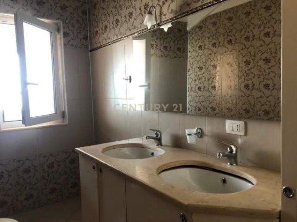 Tirane, jepet me qera apartament 3+1+A+BLK Kati 5, 210 m² 750 Euro (Liqeni i Thate)