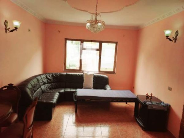 Tirane, jepet me qera zyre Kati 1, 100 m² 420 Euro (Myslym Shyri)