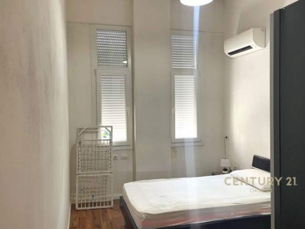 Tirane, jepet me qera apartament 2+1 Kati 8, 100 m² 800 Euro (zogu i zi)