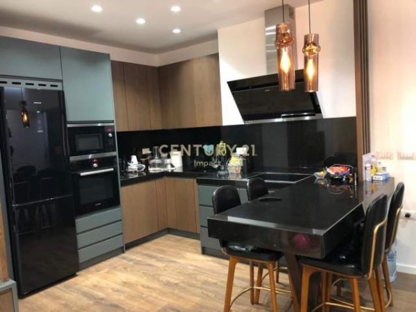 Tirane, jepet me qera apartament 2+1+BLK Kati 4, 115 m² 470 Euro (Kompleksi Panorama, pranë Hipotekës së Tiranës.)