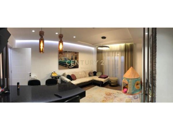 Tirane, jepet me qera apartament 2+1+BLK Kati 4, 115 m² 470 Euro (Kompleksi Panorama, pranë Hipotekës së Tiranës.)