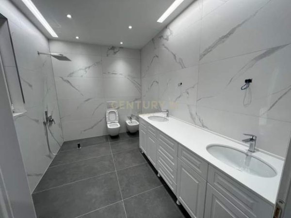 Tirane, jap me qera Vile 3 Katshe Kati 3, 803 m² 5.000 Euro (Teg)