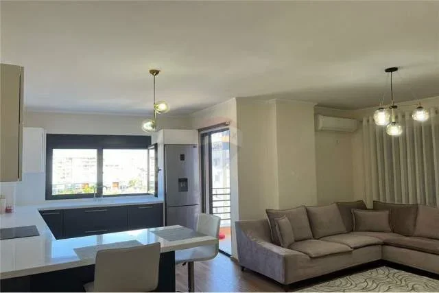 Tirane, jepet me qera apartament 2+1+BLK 100 m² 450 Euro