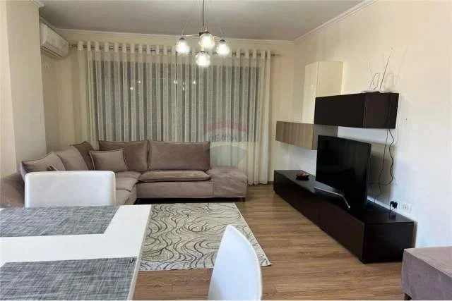 Tirane, jepet me qera apartament 2+1+BLK 100 m² 450 Euro