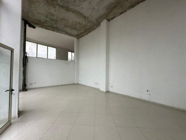 Tirane, jepet me qera ambjent biznesi Kati 0, 142 m² 2.200 Euro (Bulevardi i Ri)