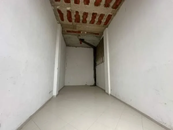 Tirane, jepet me qera ambjent biznesi Kati 0, 142 m² 2.200 Euro (Bulevardi i Ri)