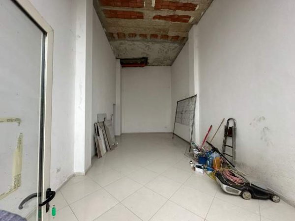 Tirane, jepet me qera ambjent biznesi Kati 0, 142 m² 2.200 Euro (Bulevardi i Ri)