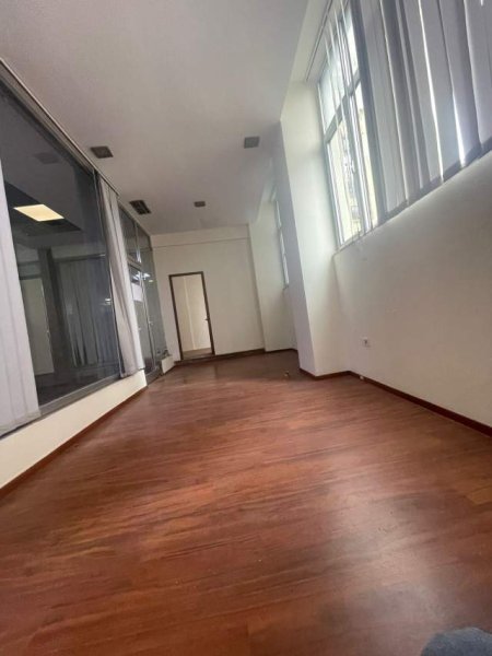 Tirane, jepet me qera zyre Kati 2, 40 m² 55.000 Leke