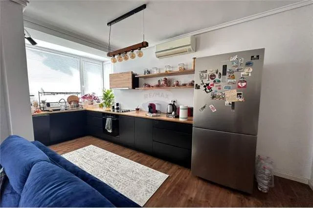 Tirane, jepet me qera 2+1 Kati 3, 81 m² 700 Euro