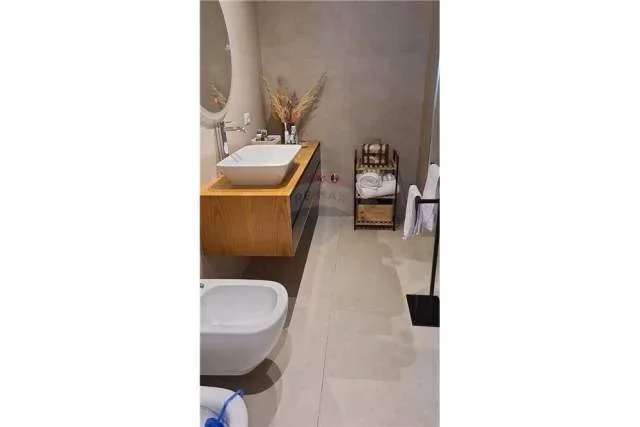 Tirane, jepet me qera 2+1 Kati 3, 81 m² 700 Euro