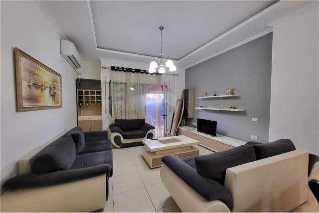 Tirane, jepet me qera apartament 400 Euro