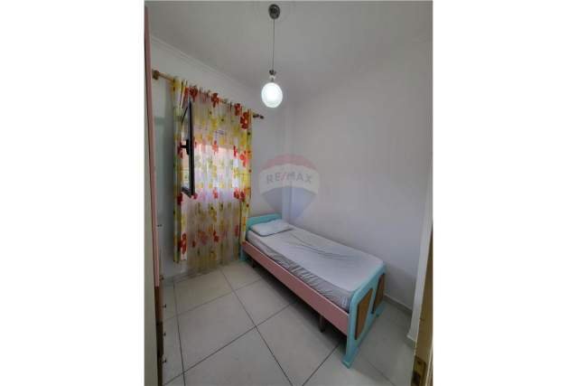 Tirane, jepet me qera apartament 400 Euro