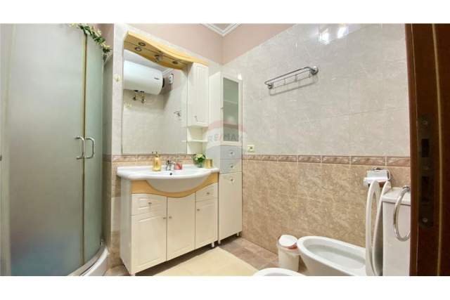 Tirane, jepet me qera 600 Euro
