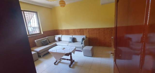 Tirane, jepet me qera apartament 3+1 Kati 1, 130 m² 500 Euro (Ambasada Turke)