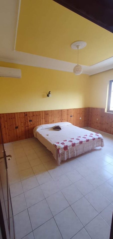 Tirane, jepet me qera apartament 3+1 Kati 1, 130 m² 500 Euro (Ambasada Turke)
