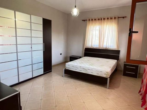 Tirane, jepet me qera shtepi 1+1+BLK Kati 1, 85 m² 300 Euro