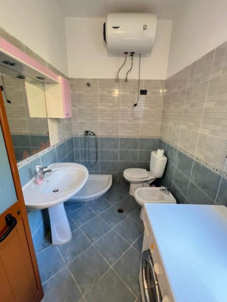 Tirane, jepet me qera shtepi 1+1+BLK Kati 1, 85 m² 300 Euro