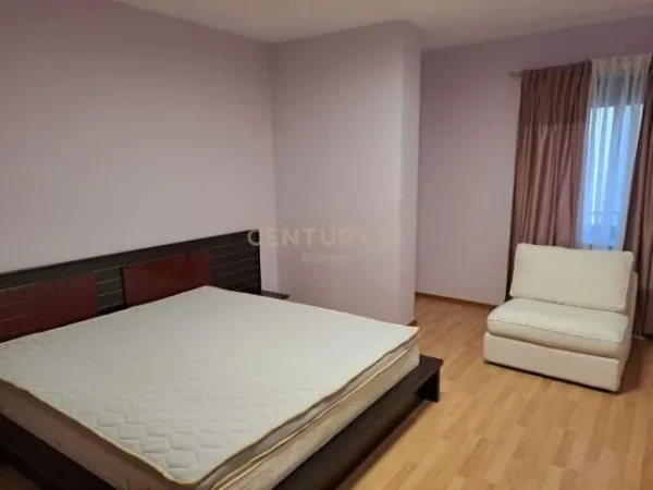 Tirane, jepet me qera apartament Kati 3, 125 m² 650 Euro (liqeni)