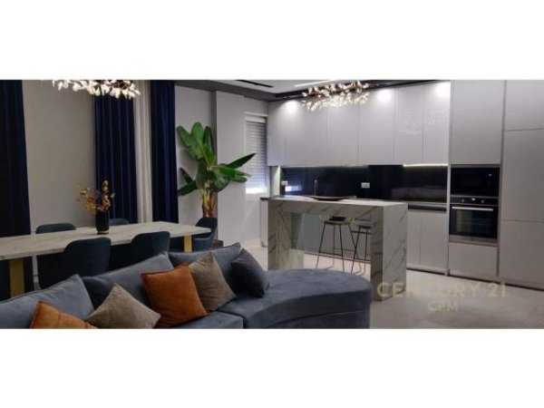 Tirane, shes apartament 3+1+2 +2 POSTE PARKIMI+BLK 145 m² 380.000 Euro (Secret Garden, Qendra Tregtare TEG)