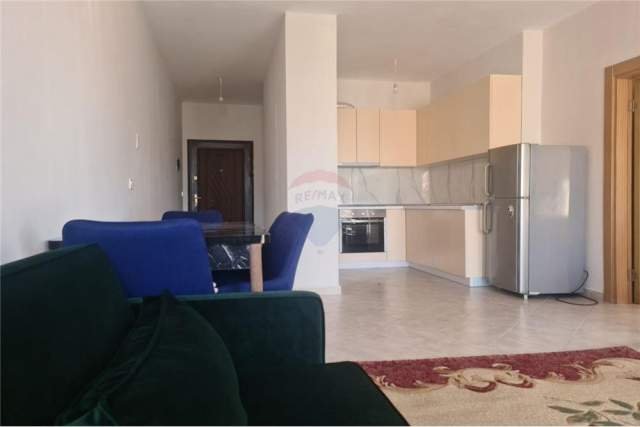 Tirane, jepet me qera apartament 1+1+BLK Kati 6, 68 m² 350 Euro (Pallatet Cabej)