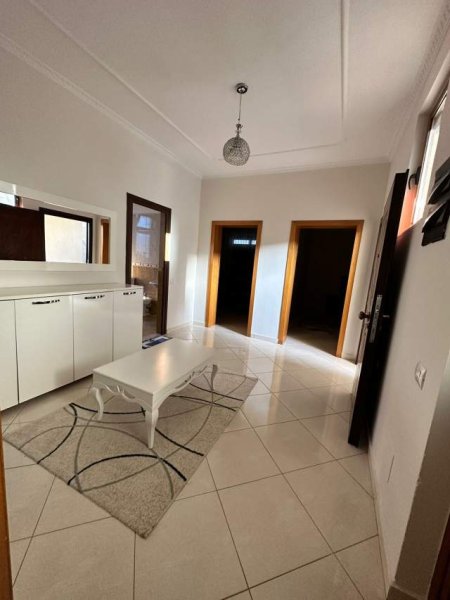 Tirane, jepet me qera apartament 3+1+BLK Kati 2, 120 m² 450 Euro (BULEVARDI I RI)