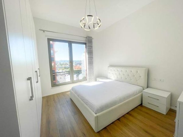 Tirane, jepet me qera apartament 2+1 Kati 4, 110 m² 900 Euro (Ish-Parku Autobuzave)