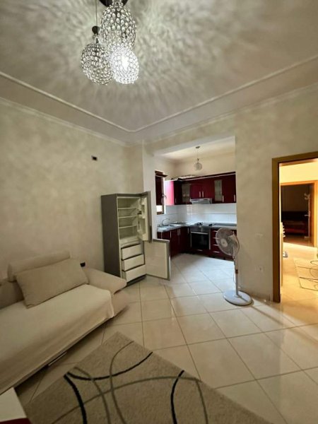 Tirane, jepet me qera Vile 3+1+BLK Kati 3, 120 m² 450 Euro (Bulevardi  i Ri)