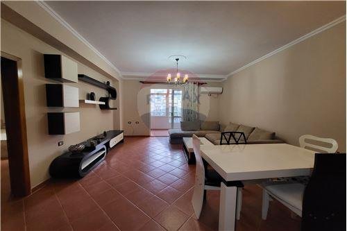Tirane, jepet me qera apartament 2+1 Kati 2, 56 m² 500 Euro (Te Big Market Eleonora)