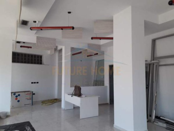 Tirane, jepet me qera ambjent biznesi Kati 3, 330 m² 1.500 Euro (Pazari i Ri)