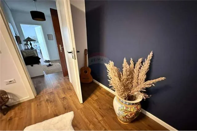 Tirane, jepet me qera 2+1 Kati 3, 81 m² 700 Euro