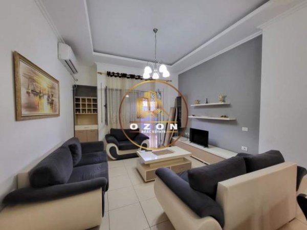 Tirane, jepet me qera apartament 3+1 Kati 1, 118 m² 400 Euro (KOPSHTI BOTANIK)