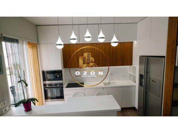Tirane, jepet me qera apartament 2+1 Kati 4, 110 m² 800 Euro (KOMUNA E PARISIT)