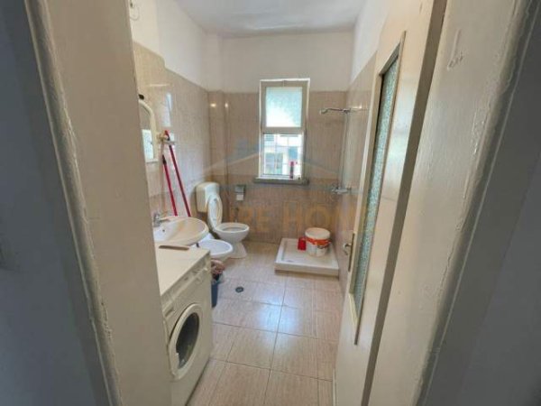 Tirane, jepet me qera apartament 1+1+BLK Kati 5, 69 m² 350 Euro (Tek Selvia)