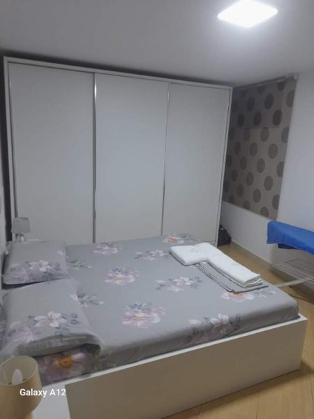 Tirane, jepet me qera 2+1 Kati 1, 79 m² 550 Euro