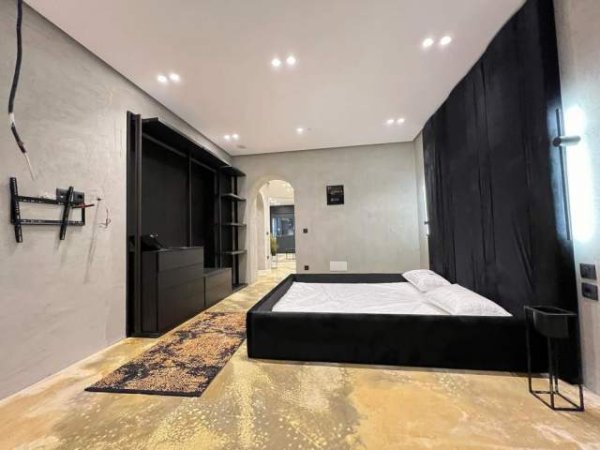 Tirane, shitet apartament 125 m² 285.000 Euro (komuna parisit)