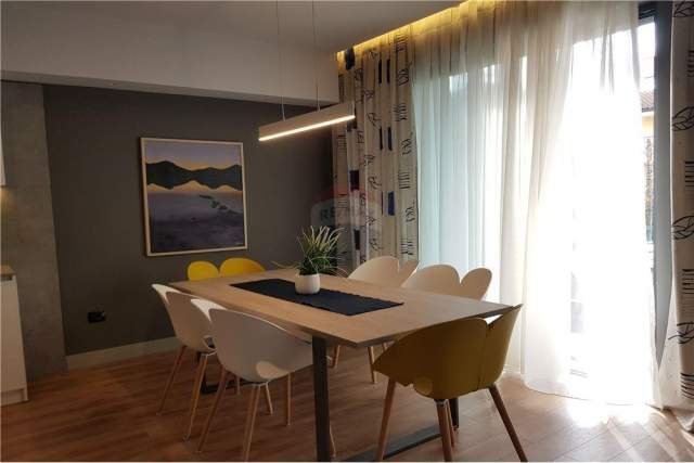 Tirane, jepet me qera Vile 3+1 Kati 1, 180 m² 1.200 Euro (Komuna e Parisit)