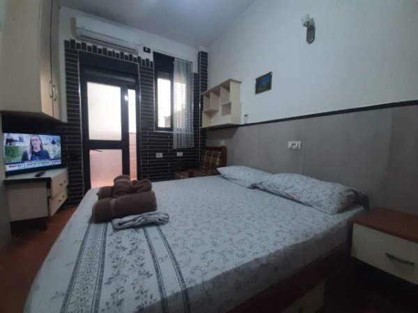 Tirane, jepet me qera apartament 1+1 Kati 1, 60 m² 380 Euro (Rr. Gjon Mili)