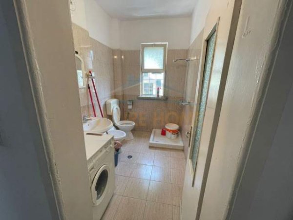 Tirane, jepet me qera apartament 1+1+BLK Kati 5, 69 m² 350 Euro