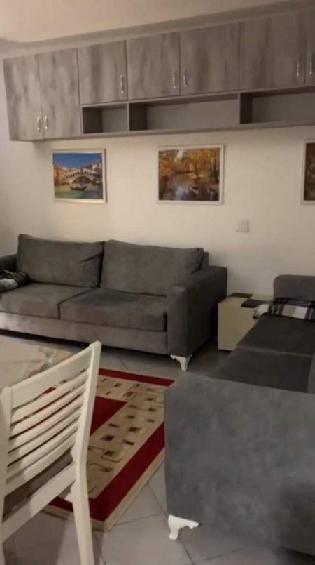 Tirane, jepet me qera Kati 4, 50 m² 40.000 Leke