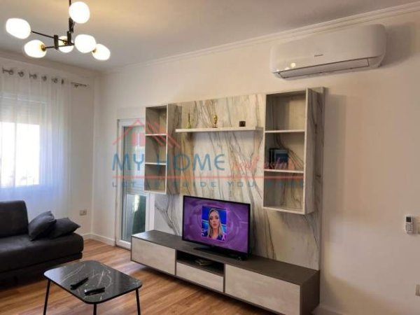 Tirane, jepet me qera apartament 2+1+BLK Kati 8, 110 m² 1.100 Euro (Pazari i Ri)