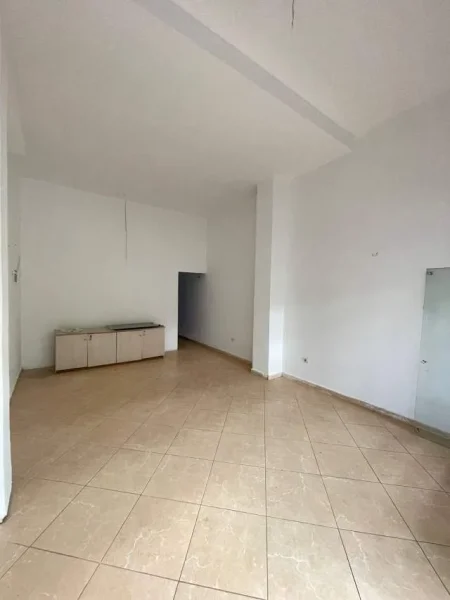 Tirane, shitet ambjent biznesi Kati 0, 70 m² 190.000 Euro (21 Dhjetori)
