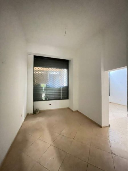 Tirane, shitet ambjent biznesi Kati 0, 70 m² 190.000 Euro (21 Dhjetori)