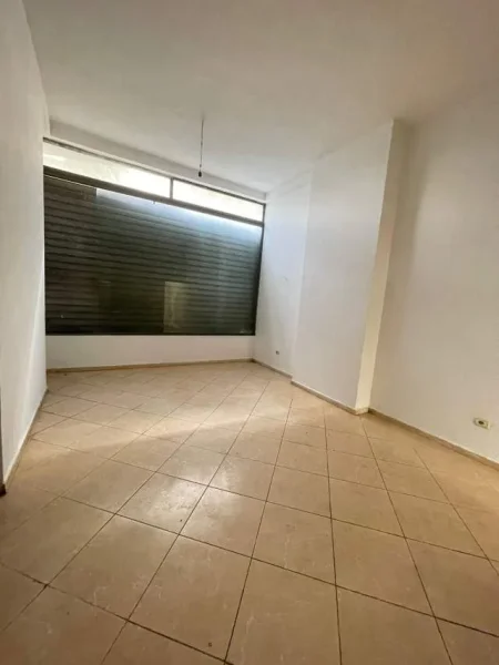 Tirane, shitet ambjent biznesi Kati 0, 70 m² 190.000 Euro (21 Dhjetori)