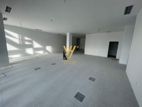 Tirane, jepet me qera zyre Kati 5, 306 m² 9.200 Euro (blloku)