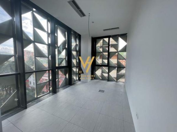 Tirane, jepet me qera zyre Kati 5, 306 m² 9.200 Euro (blloku)