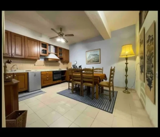 Tirane, jepet me qera apartament 2+1 Kati 3, 86 m² 550 € (STACIONI TRENIT)
