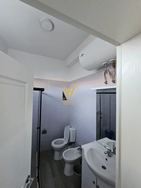 Tirane, jepet me qera apartament 1+1+Ballkon Kati 1, 50 m² 420 € (SELVIA)