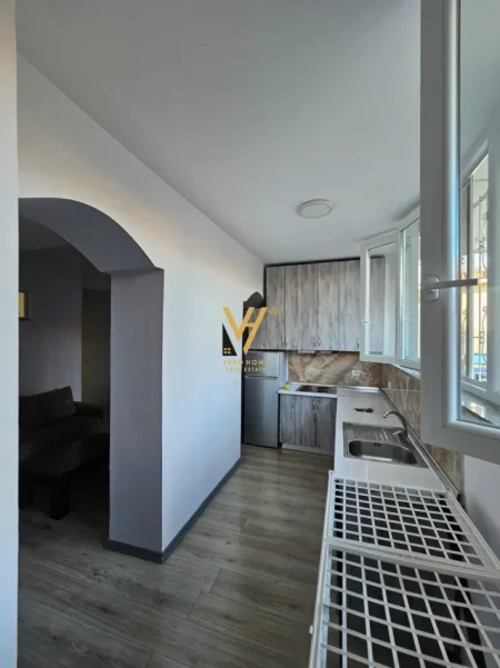 Tirane, jepet me qera apartament 1+1+Ballkon Kati 1, 50 m² 420 € (SELVIA)