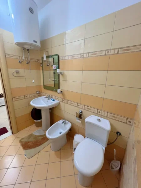 Vlore - Lungomare, jepet me qera apartament 1+1 Kati 7, 75 m² 500 € (Rruga Reshat Osmani, Vlore)