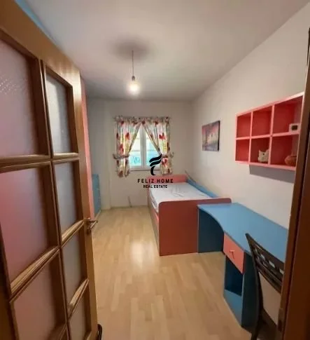 Tirane, jepet me qera apartament 2+1 Kati 4, 90 m² 650 € (ISH PARKU)
